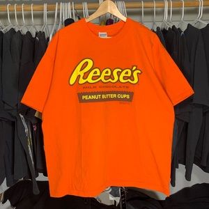 Vintage 99’ Reeses peanut butter cups tee size XL